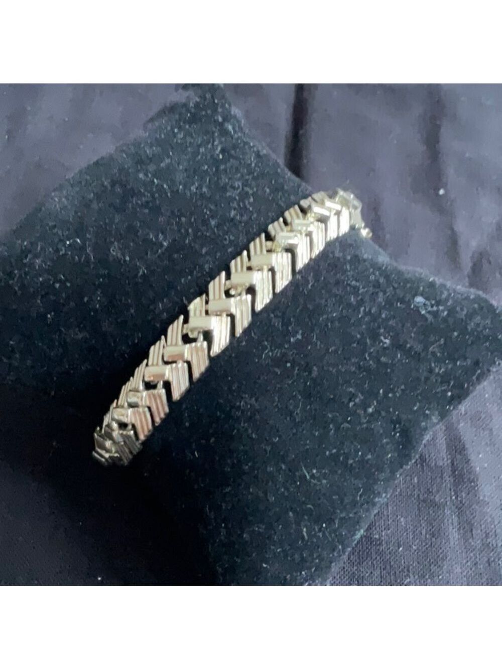 Vintage Gold Tone Arrow Bracelet